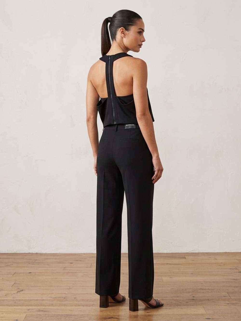 NWT Express Women’s Size Medium Black Asymmetrical Sleeveless Crop Top